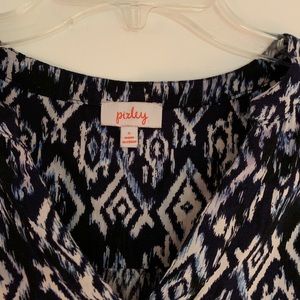 Blue/white geometric pattern blouse